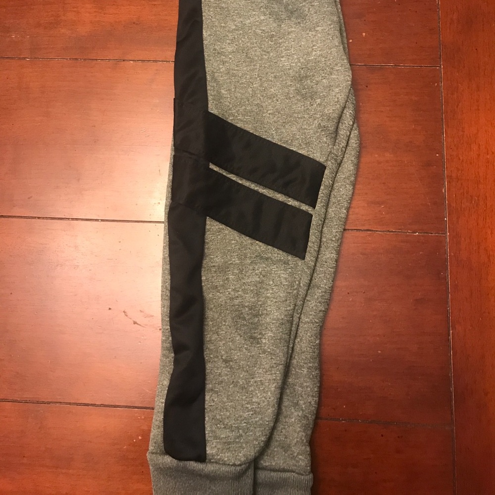Airwalk boys joggers size sma